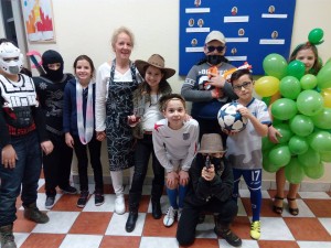 27337120_912292475605352_6391814445995325247_n